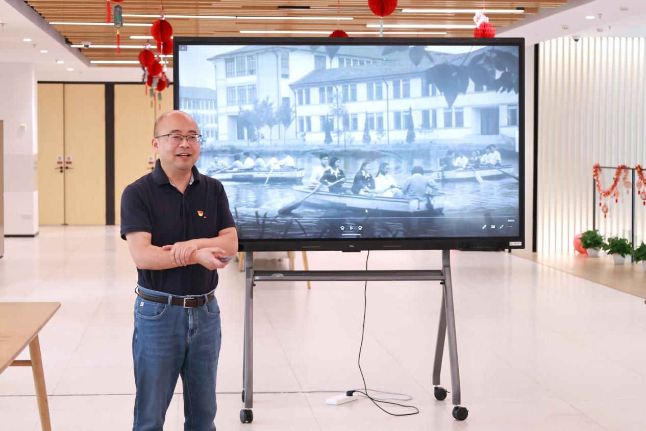 各单位党员一同参观了临港国际创新协同