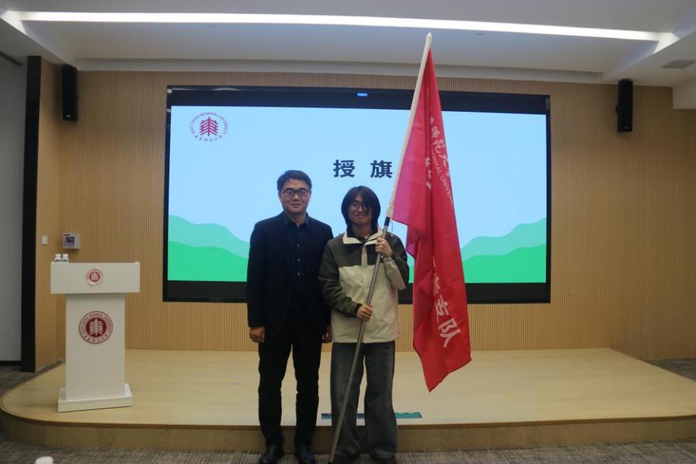 沪西高校派出所所长邬宏伟